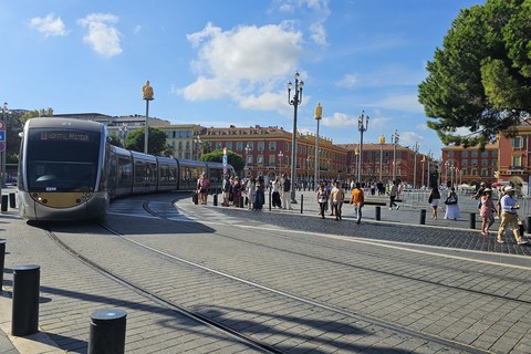 Tram in Place Massena
