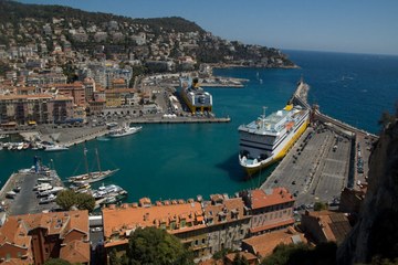 Cruise ship in Nice