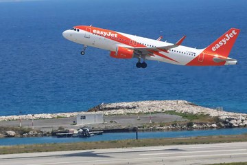Easyjet landing Nice airport