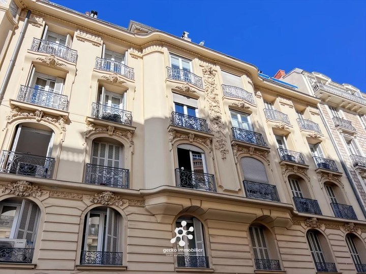 2 Bedroom · 3 rooms in Carre d'Or