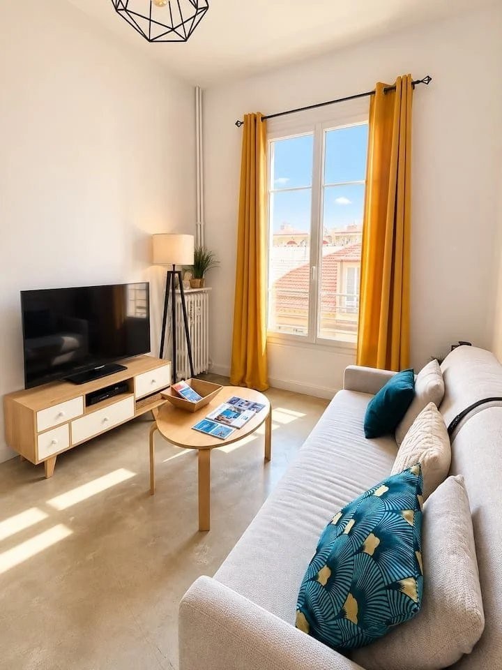 1 Bedroom · 2 rooms in Musicians Quarter