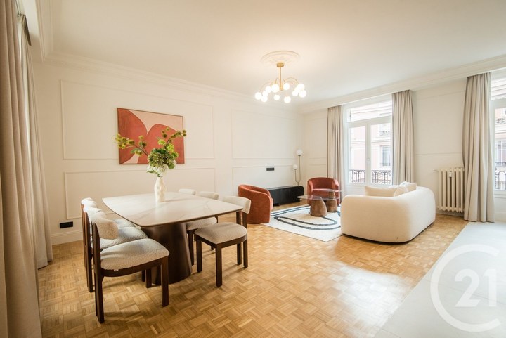 2 Bedroom · 3 rooms in Carre d'Or