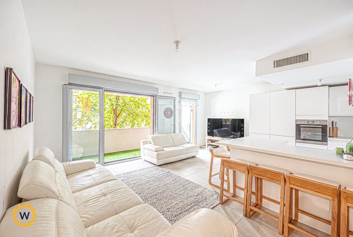 2 Bedroom · 3 rooms in Carre d'Or