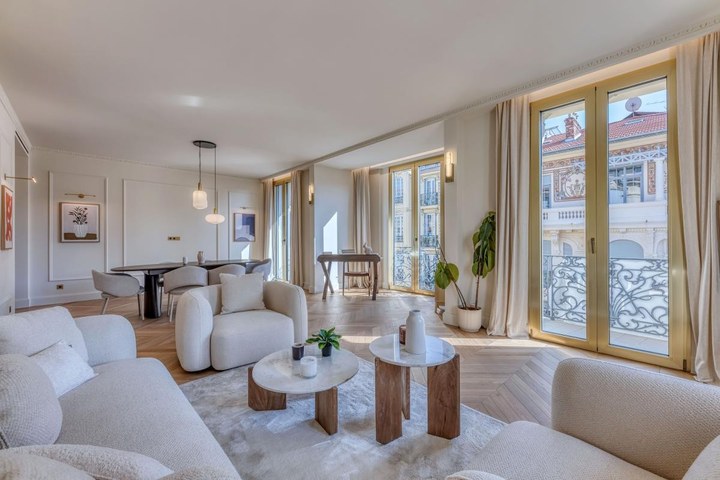 3 Bedroom · 4 rooms in Carre d'Or