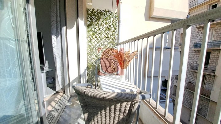 2 Bedroom · 3 rooms in Musicians Quarter