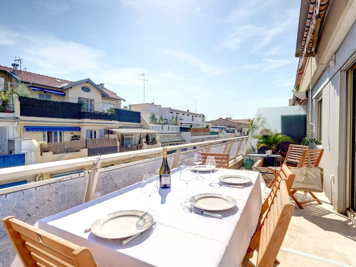 1 Bedroom · 1 rooms in Musicians Quarter