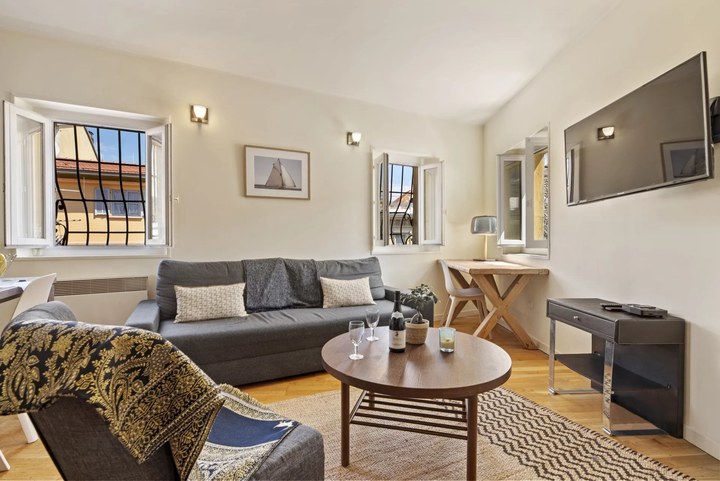 2 Bedroom · 3 rooms in Old Town