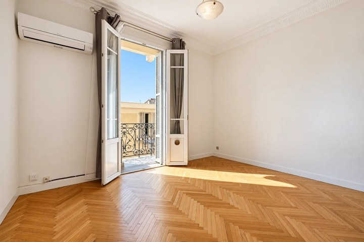 1 Bedroom · 2 rooms in Musicians Quarter