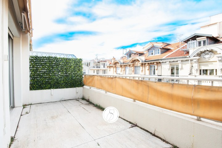1 Bedroom · 2 rooms in Musicians Quarter