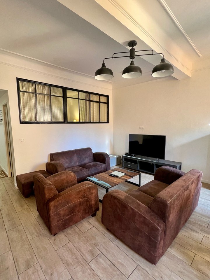 2 Bedroom · 3 rooms in Old Town