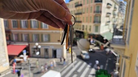 Keys to an apartment in Nice